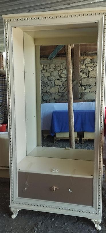 plastik dolabı: Guzgulu 2 eded servantdir cutu 120 manat real alicilar elaqe saxlasin — 1