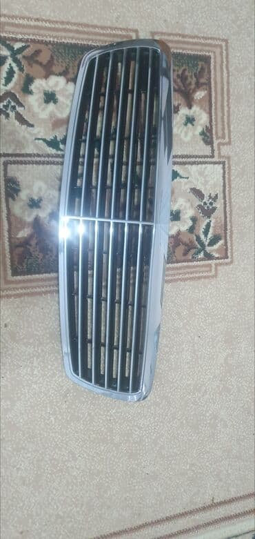 niva radiator barmaqlığı: Mercedes-Benz W211, Ünvandan götürmə — 1