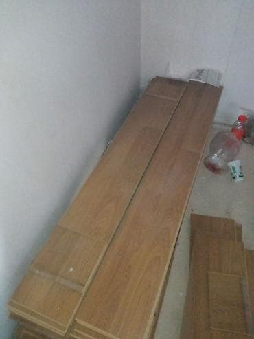 taxta reka: Laminat döşəmə taxtaları - Rəng və naxış: Təbii ağac görünüşlü, isti — 1