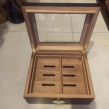 sandıq şəkilləri: Premium siqar humidoru – şüşə qapaqlı, higrometrli - Material — 2