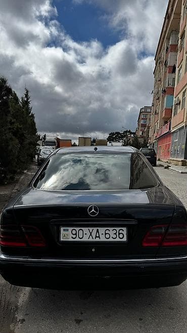 mersedes sükanı: Mercedes-Benz E-Class: 2.4 l | 1998 il Sedan — 3