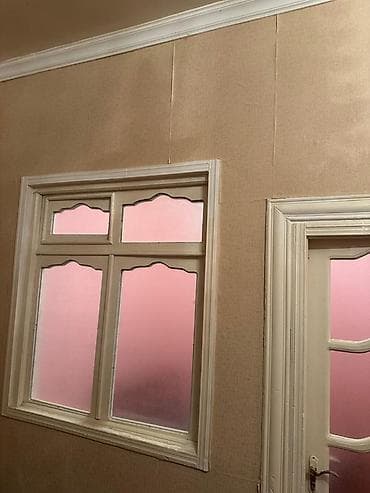 Köhnə tip taxta pəncərə və qapı dəsti - Material: təbii ağac karkas