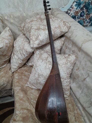 Sintezatorlar: Elektrikli saz – 2 pikaplı, aktiv elektronika ilə - Korpus: armud — 2