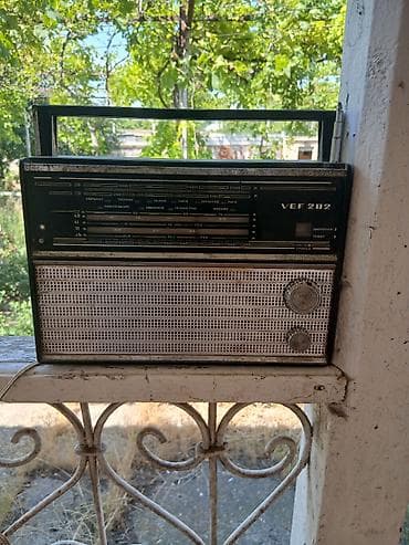 samdanlar ve saat: Satılır: Köhnə kolleksiya əşyaları dəsti 1) VEF 202 portativ radio - — 7