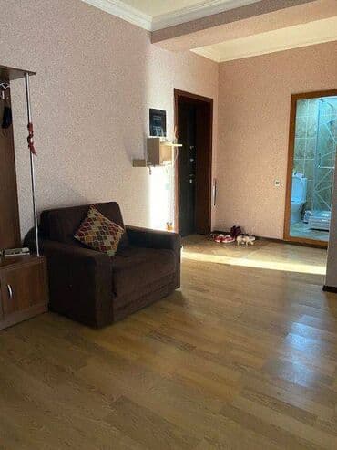 mikrorayon kiraye evler: Mənzil kirayə verilir. 3 otaq, 19.8 mərtəbə, 90 kv, tam əşyalı — 8