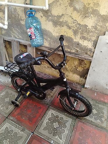 Uşaq velosipedi satılır qiyməti 30 manat möhkəm matrealdır 95 manata