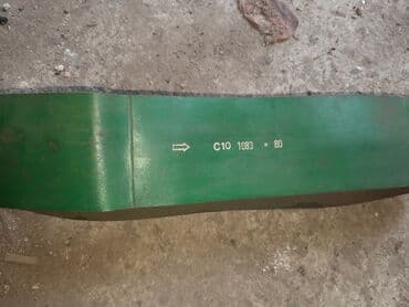 Yaşıl rəngli, sənaye istifadəsi üçün nəzərdə tutulmuş konveyer kəməri