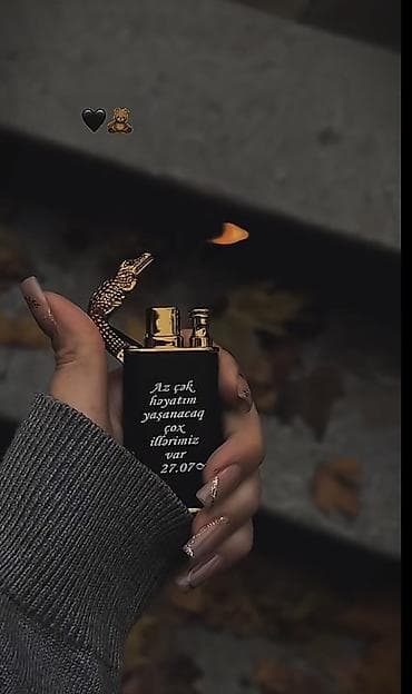 estee: Qara, metalik detallı benzinli qızdırıcı alışqan. Qapaq hissəsi — 1