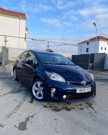 disk teker kreditle: Toyota Prius: 1.8 l | 2013 il Sedan — 5