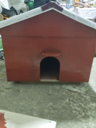 Yuvalar: Metall damlı it evi - Material: Bərk ağac korpus, üstü sinklənmiş — 2