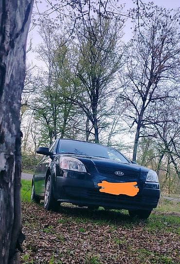 satılan zil 130: Kia Rio – qara rəng, hetçbek kuzov. Xüsusiyyətlər: - 5 qapılı — 2