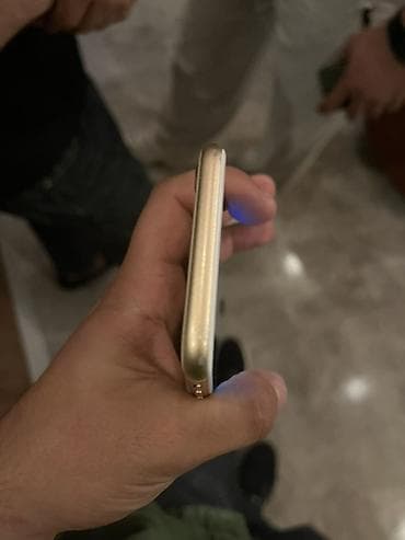 ikinci el ayfon 8: IPhone 8, 128 GB, Qızılı, Simsiz şarj — 4