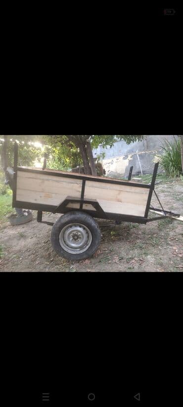 qoşqu elanları: Iki təkərli qoşqu arabası - Metal şassi və taxta bortlarla — 2