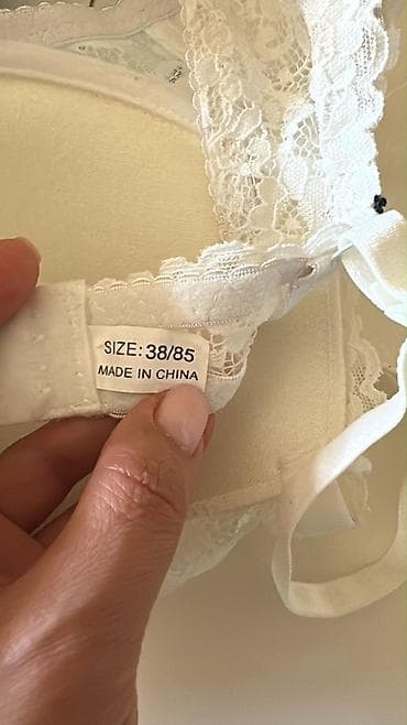 Alt paltarı: Kom brendli qara krujeva sutyen - Model: Missni - Ölçü: EUR 85 / USA — 6
