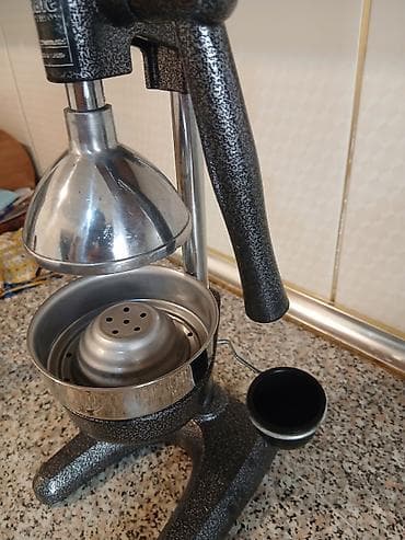 ucuz drel: Ağır, davamlı metal gövdəli peşəkar nar və portağal sıxan aparat. Tam — 4