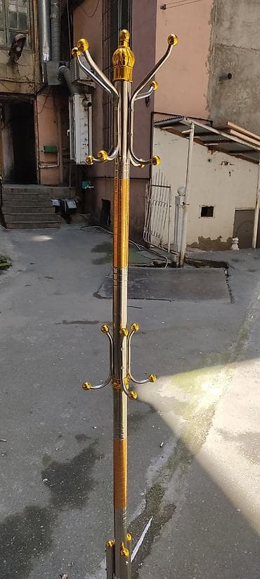 Metal dəftəryanı/geyim asqısı – sərbəst dayanan model.tezedir -