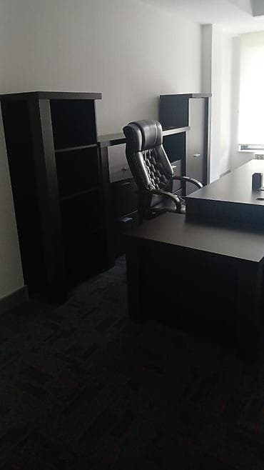 Ofis mebel dəsti Tərkibi: - Geniş rəisin masası (üst paneldə kabel