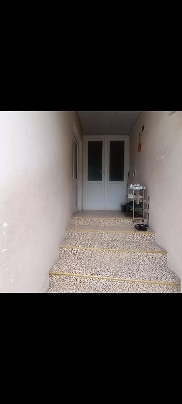 kirayə 1 otaq: Geniş və işıqlı mənzil Satılır şəhərin mərkəzi bazardan yuxarda 3 — 8