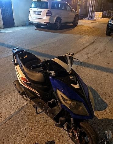 kasklar motor: Skuter – şəhər içi qısa məsafələr üçün praktik iki təkərli nəqliyyat — 1