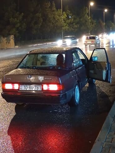 купить чехлы на авто: Mercedes-Benz 190 (W201) sedan - Kuzov: 4 qapılı sedan, tünd rəng - — 2