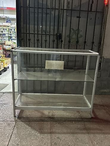 Stend vitrinləri: Şüşə vitrin – vitrin stendi - Material: 4 tərəfi və üstü şəffaf şüşə — 1
