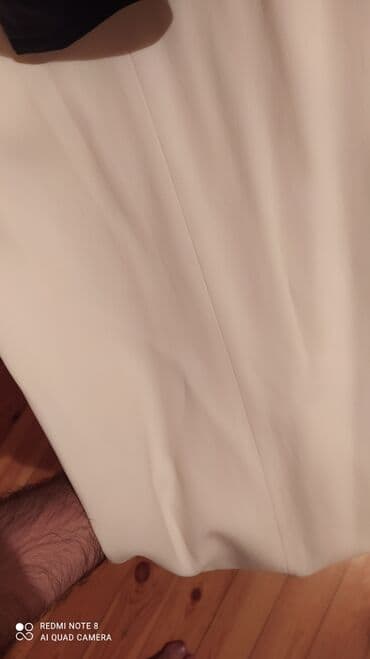 желтые женские костюмы: Charuel qadın kostyumu – ağ rəngdə klassik üçlük. - Jaket: geniş shawl — 4