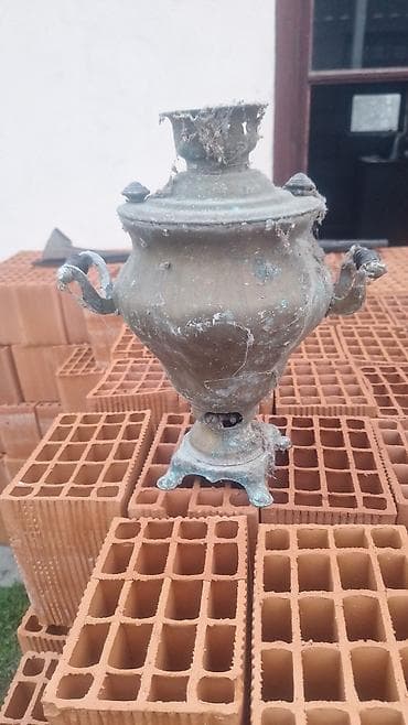 Antik elektrikli samovar - Material: metal gövdə, dörd ayaqlı baza — 2