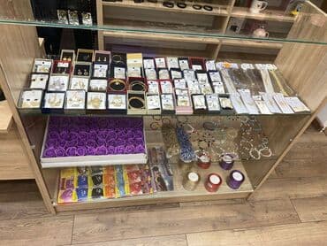 konteyner mağaza: 28 may metrosunun yaxınlığında yerləşən obyekt iki hissəyə bolünüb — 5