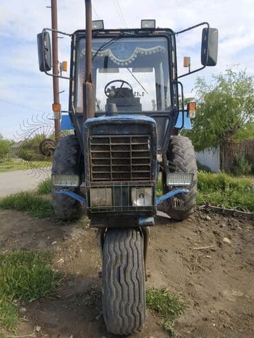 təkər r14: Bu traktor kənd təsərrüfatı işləri üçün nəzərdə tutulmuşdur. O, möhkəm — 1