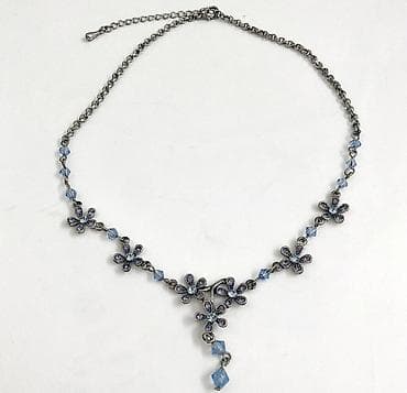 Bənövşəyi çiçək motivli boyunbağı - Material: gümüşü tonlu metal