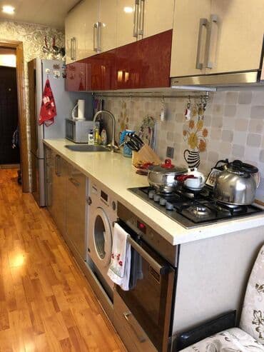 aylıq kirayə ev: Elmlər metrosunun yaxınlığında 9 mertebeli binanın 6-cı mərtəbəsində — 5