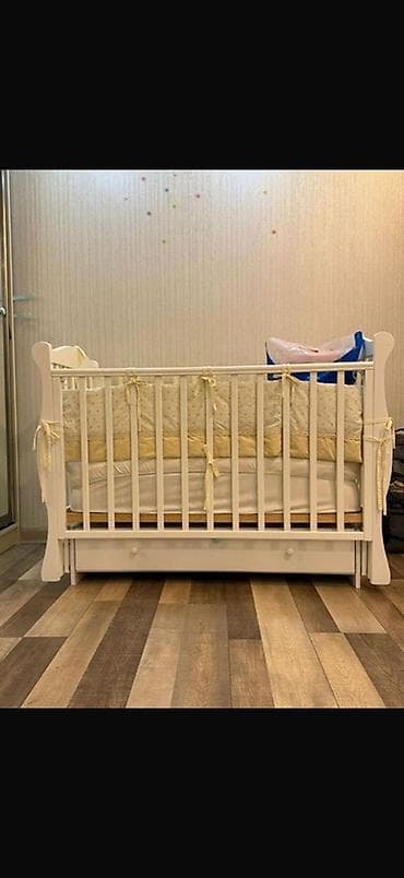 Oğlan və qız üçün, İşlənmiş, Dördbucaq, Beşik, Dəstsiz, Matras ilə, Yellənmə mexanizm ilə — 1