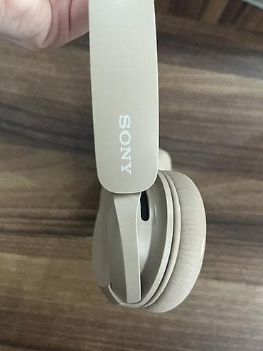 Qulaqcıqlar: Sony qulaqlıq – krem rəngli on-ear/over-ear tipli, yastıqlı başlıq və — 2