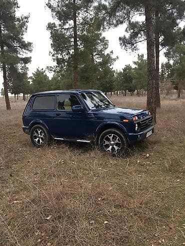 modelka niva: VAZ (LADA) 4x4 Niva: 0.7 l | 2013 il 15682 km Ofrouder/SUV — 6