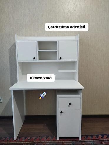 is stolu: Ağ rəngdə funksional yazı/kompüter masası. Xüsusiyyətlər: - Yuxarı — 1