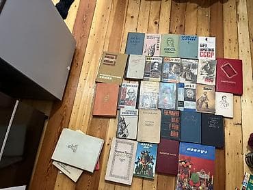 kitab şkafı: Sovet dövrünə aid böyük kitab kolleksiyası - Təxminən bir neçə yüz — 2