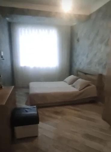 квартира 3 комнатная: Təsviri - Üçotaqlı geniş mənzil interyeri: işıqlı salon, yataq otağı — 2