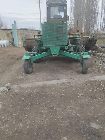 012 masin: Yaşıl rəngli kənd təsərrüfatı yığma maşını (özünüyığan — 4