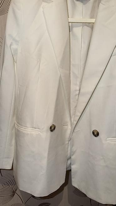 ag pencek: Bershka qadın blazer ceket 89m alinib. - Rəng: ağ - Model: iki — 3