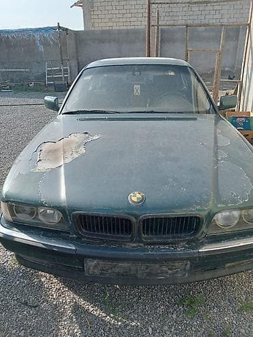 moto skuter: BMW 7 Series E38. Avtomobil göründüyü kimi mühərrik xanada balaca — 1
