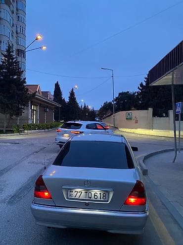 mercedec: Mercedes-Benz S-Class (W220), gümüşü salam alekum 1994 2001 yıqılb — 2