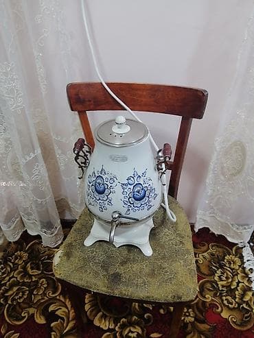 Mikrodalğalı sobalar: Elektrik samovar – porselen korpuslu, mavi-gül naxışlı dizayn. Üst — 1