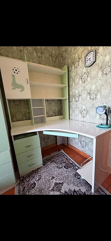Uşaq/yeniyetmə üçün künc iş masası və üst modul - Rəng: açıq yaşıl və