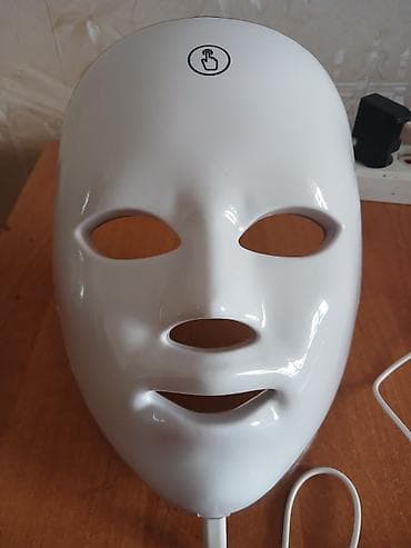LED işıq terapiyası maskası - Üz üçün tam ölçülü, sərt korpuslu LED