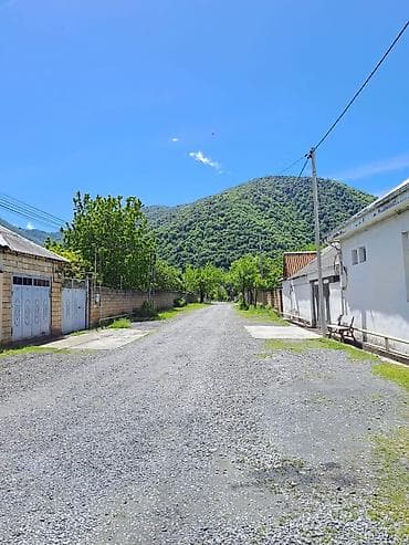 Dağ mənzərəli həyət evi və geniş bağ sahəsi - Yer: sakit məhəllə — 2