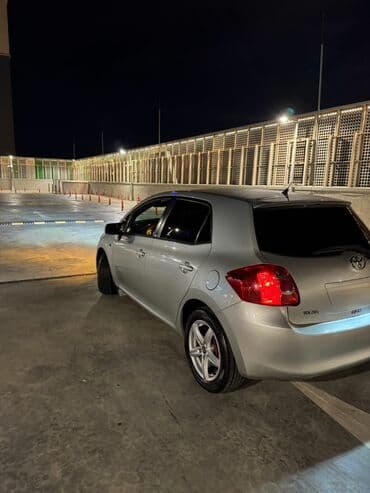 kia clarus 1997: Toyota Auris: 1.4 l | 2010 il Sedan — 4