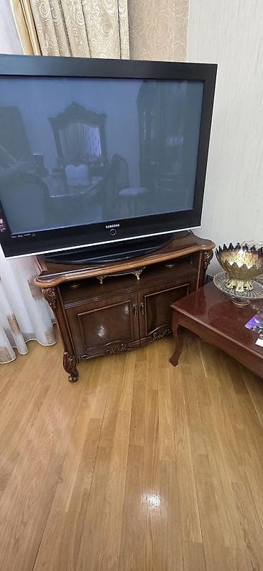 parca skaf: Klassik üslubda qonaq otağı mebel dəsti Tərkibi: - 8 nəfərlik yemək — 4