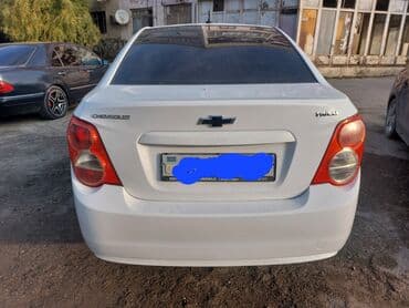 Avtomobil alışı: Chevrolet Aveo sedan – ağ rəng Xarici görünüş: - Kompakt sedan — 4