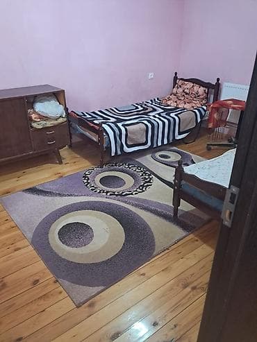 guneslide heyet evi: İcarəyə verilir: sadə və səliqəli otaq - 2 tək nəfərlik taxta çarpayı — 1