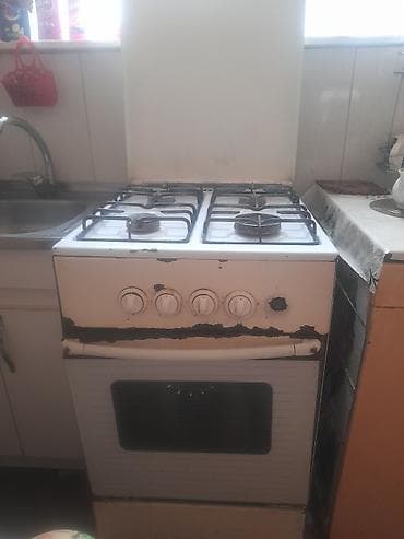 Qaz sobası – 4 gözlü, qaz ilə işləyən plitə və alt hissədə qaz sobası